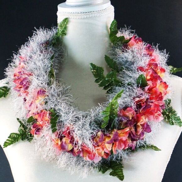 Hinahina Garden Hawaiian Koa Lei Floral Eyelash Yarn Ribbon w Faux Kukui Nut - Picture 2 of 9